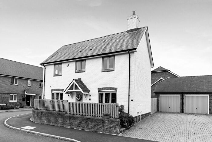 4 Bedroom Detached House For Sale In Stroudfields, Petersfield, GU32