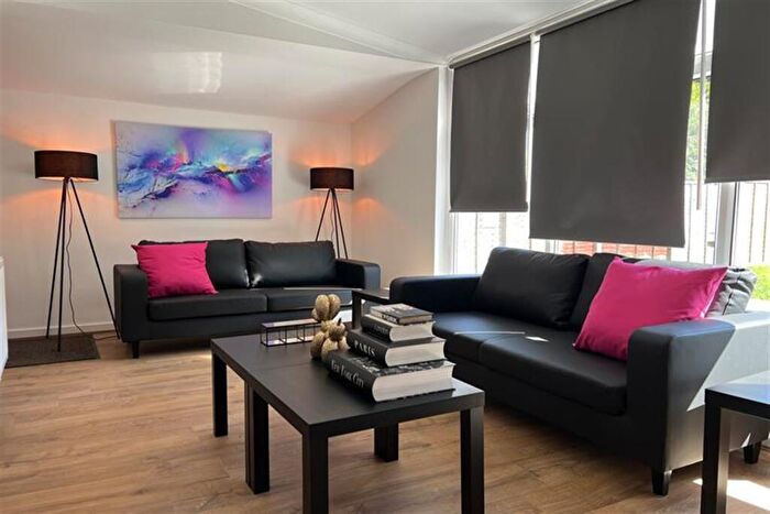 6 Bedroom House To Rent In Bedroom Detached House In Charminster, BH9