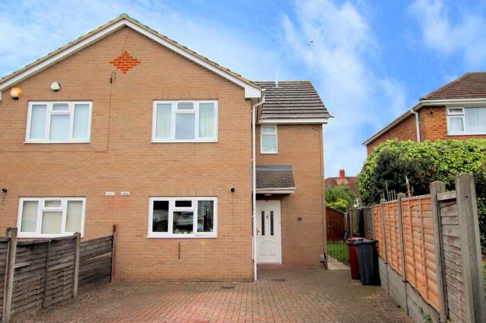 3 Bedroom Semi-Detached House To Rent In Ashley Road, Reading, RG1