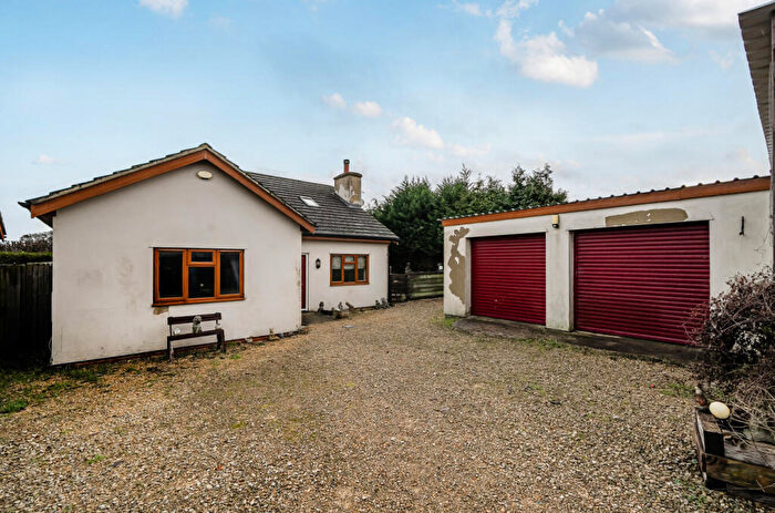 2 Bedroom Bungalow For Sale In Bungalow Close, Beckley, Oxfordshire, OX3