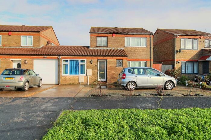 5 Bedroom Detached House To Rent In Ramsay Way, Eastbourne, BN23