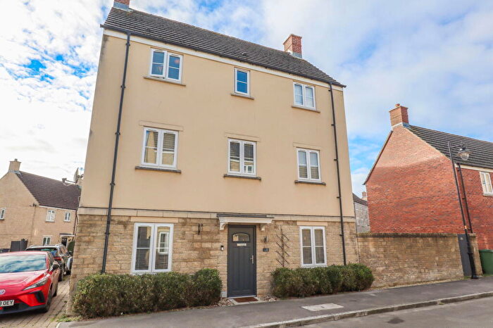 5 Bedroom End Of Terrace House For Sale In Linnet Road, Calne, SN11