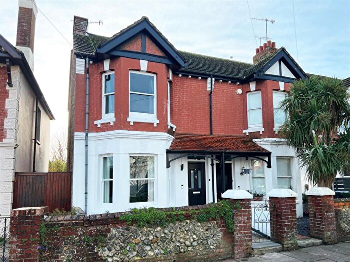 3 Bedroom End Of Terrace House For Sale In Highdown Avenue, Worthing, BN13