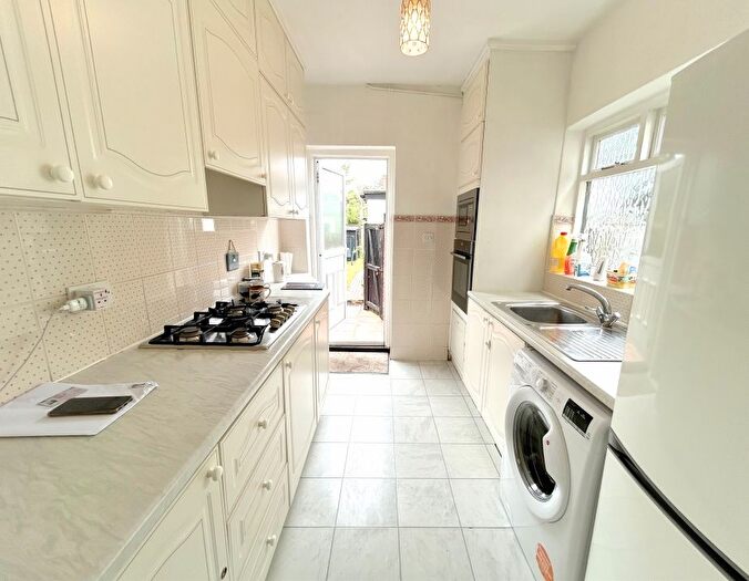 3 Bedroom Semi-Detached House To Rent In Mayfield Road, Sutton, SM2