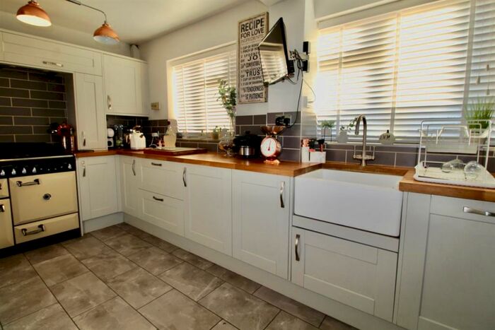 5 Bedroom Semi-Detached House For Sale In Oak Road, Glinton, Peterborough, PE6