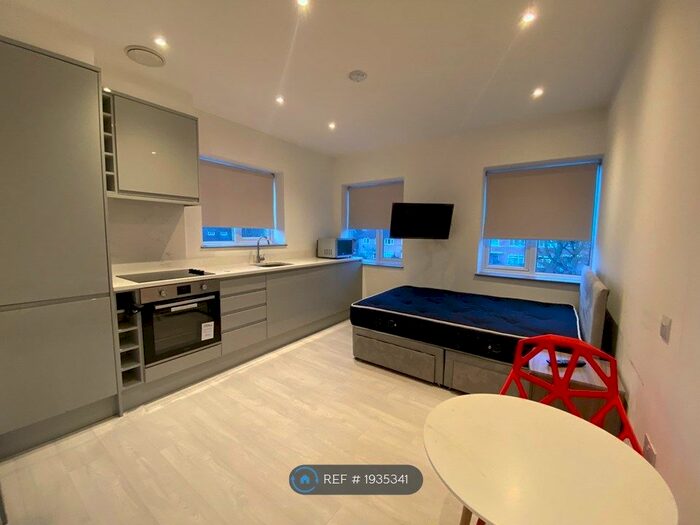 Studio To Rent In Whittington Way, Pinner, HA5