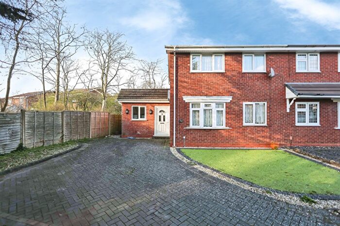 3 Bedroom Semi Detached House For Sale In Russell Close, Tividale, Oldbury, B69