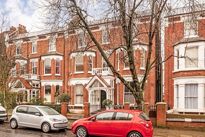 Studio For Sale In Oxford Gardens, North Kensington, W10