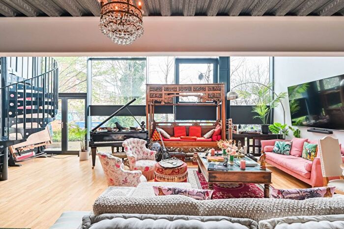 2 Bedroom Maisonette For Sale In Roach Road, Hackney Wick, London, E3