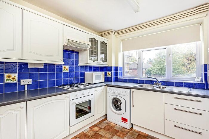 2 Bedroom Flat To Rent In Westcombe Park Road, London, SE3