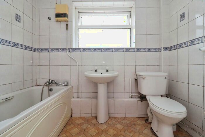 3 Bedroom End Of Terrace House For Sale In Charlotte Street, Rugby, CV21