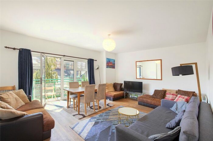 2 Bedroom Flat For Sale In Millennium Square, London, SE1