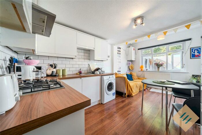 3 Bedroom Apartment To Rent In Finsbury Road, London, N22