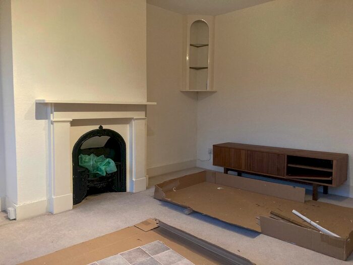 2 Bedroom Flat To Rent In South Worple Way, Richmond, SW14