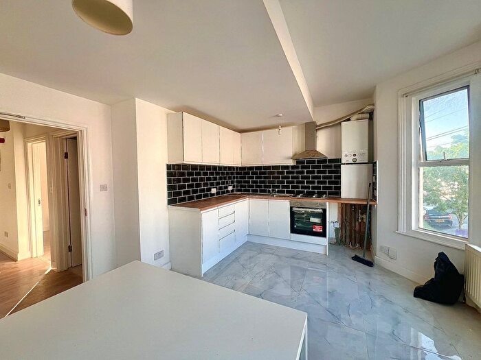 4 Bedroom Flat To Rent In Eswyn Road, SW17