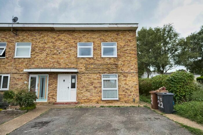 4 Bedroom Property To Rent In Honeysuckle Gardens, Hatfield, AL10