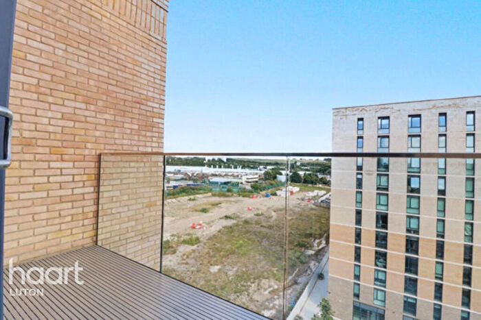 2 Bedroom Apartment For Sale In Stirling Drive, Luton, LU2