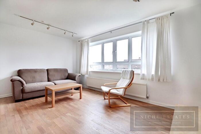 1 Bedroom Apartment To Rent In Torrington Park, North Finchley, London, N12