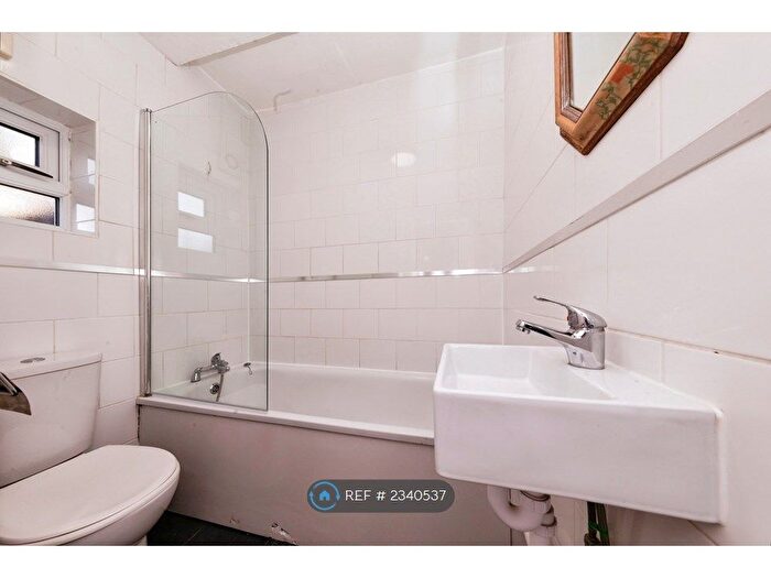 3 Bedroom End Of Terrace House To Rent In The Glade, Croydon, CR0