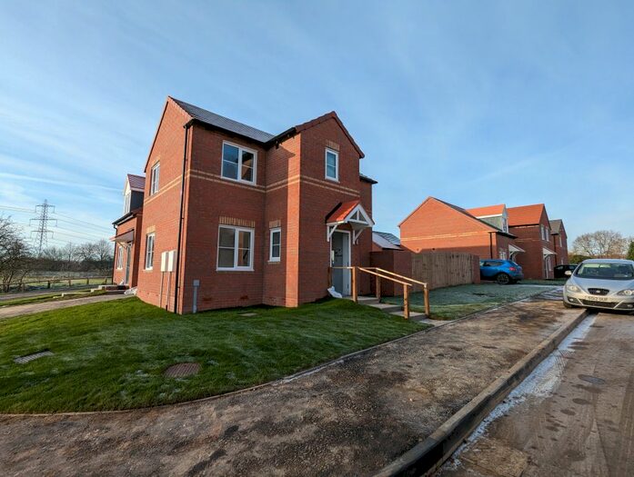 3 Bedroom Property To Rent In Cover Drive, Askern, Doncaster, DN6