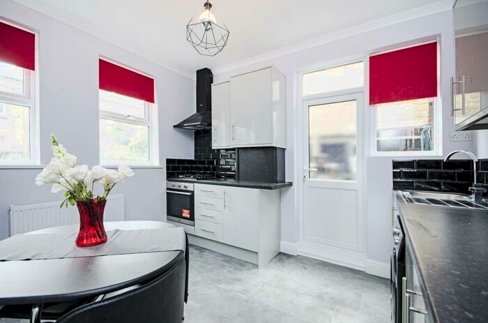 1 Bedroom Flat To Rent In Bloxhall Road, Leyton, London, E10