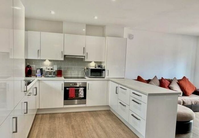 2 Bedroom Flat To Rent In Carey Lane, Waterlooville, PO7