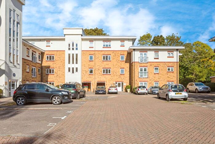 2 Bedroom Flat For Sale In Rathlin Road, Crawley, RH11