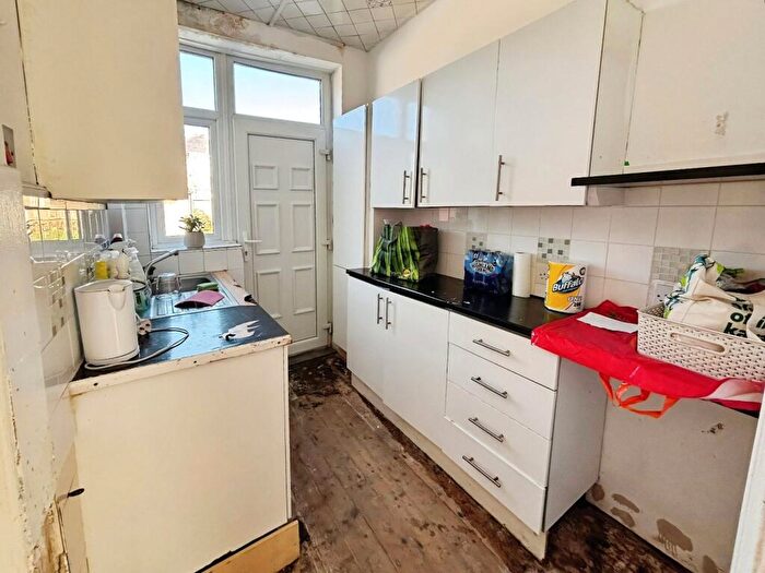 3 Bedroom End Of Terrace House For Sale In Lulworth Avenue, Blackpool, Lancashire, FY3