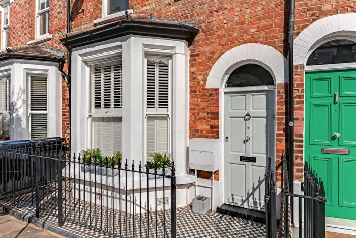 3 Bedroom Terraced House For Sale In Prospect Road, Childs Hill, NW2