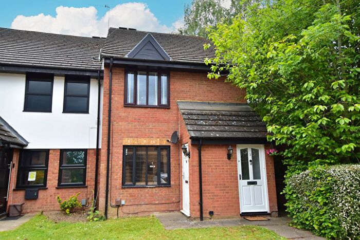 1 Bedroom Maisonette For Sale In Westwick Place, Watford, WD25