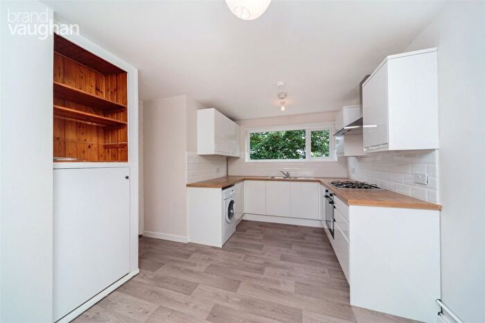 3 Bedroom Semi-Detached House To Rent In Flint Close, Portslade, BN41