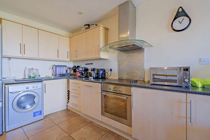 3 Bedroom Flat For Sale In Vermeer Court, Docklands, London, E14