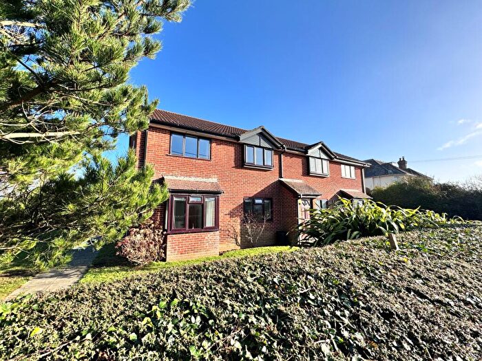 2 Bedroom Flat To Rent In Western Avenue, Barton On Sea, BH25