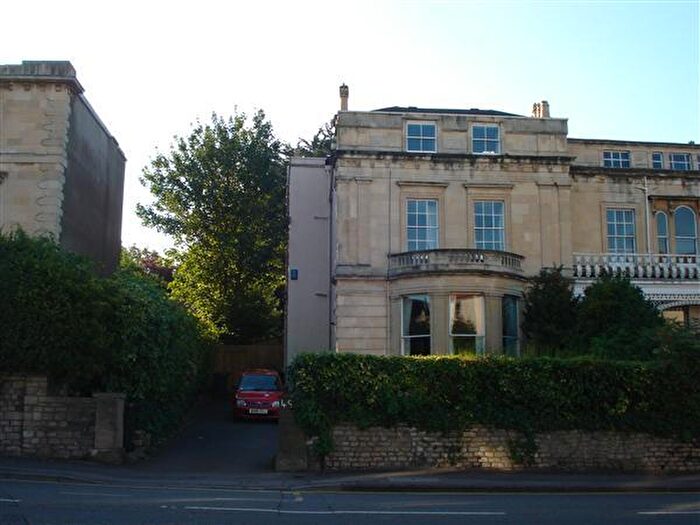 3 Bedroom Apartment To Rent In Top Floor Flat, Cotham Road, BS6