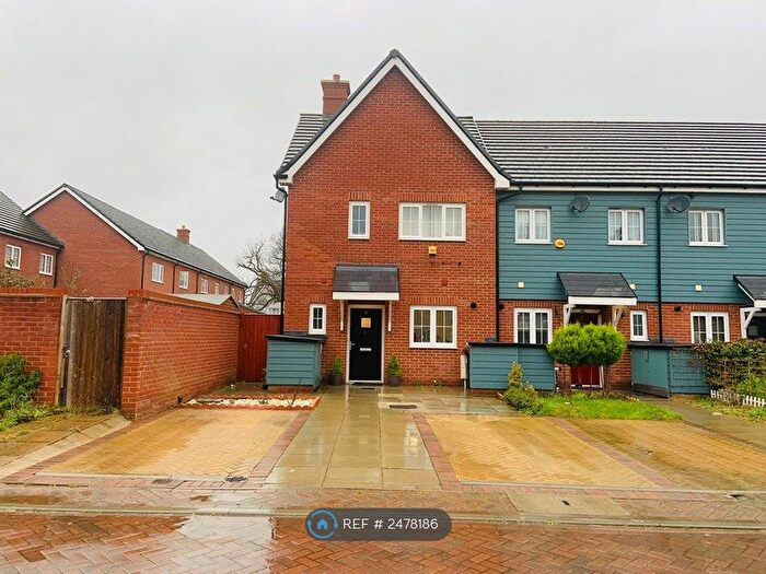 3 Bedroom End Of Terrace House To Rent In Twist Way, Slough, SL2