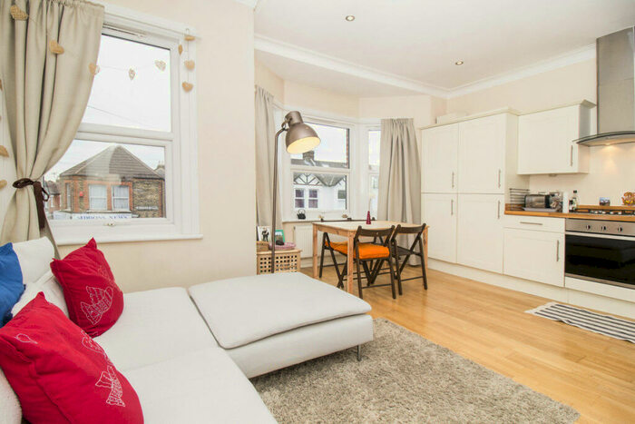 2 Bedroom Flat To Rent In Siddons Road, Forest Hill, London, SE23