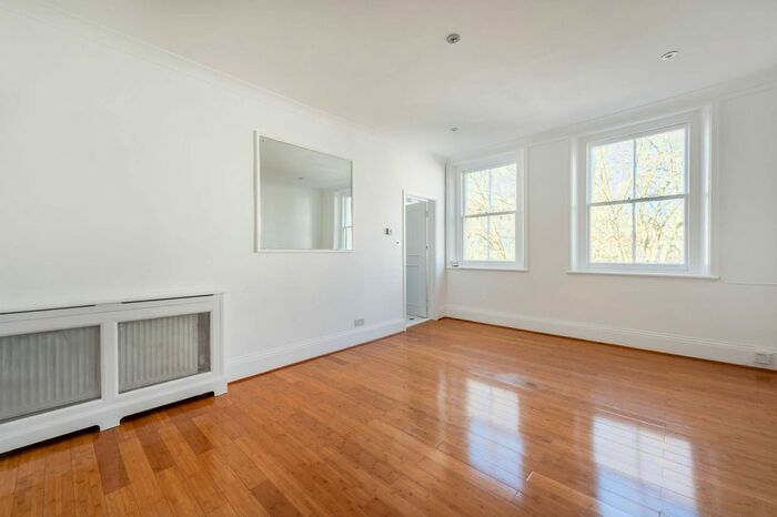 2 Bedroom Flat To Rent In Kensington Gardens Square, Westbourne Grove, London, W2