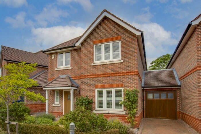 4 Bedroom Detached House To Rent In Farmers Place, Chalfont St. Peter, Gerrards Cross, Buckinghamshire, SL9