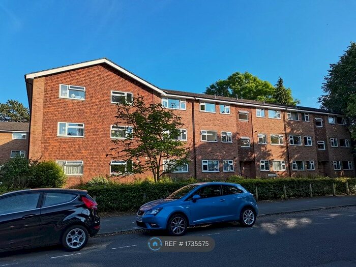 2 Bedroom Flat To Rent In Lovelace Gardens, Surbiton, KT6