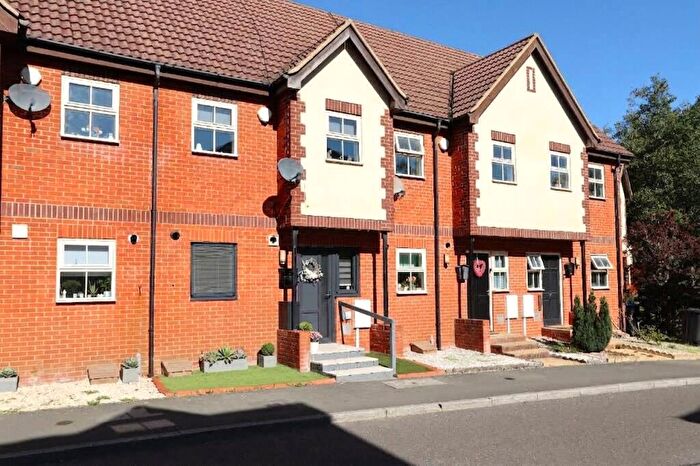 3 Bedroom Terraced House For Sale In Levens Hall Drive, Westcroft, Milton Keynes, MK4