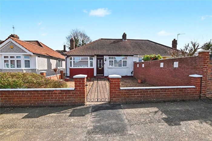 2 Bedroom Bungalow For Sale In Wenvoe Avenue, Bexleyheath, DA7