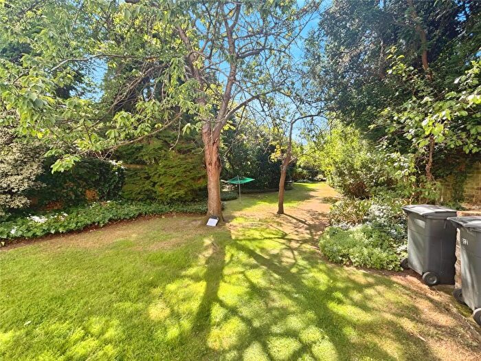 1 Bedroom Penthouse For Sale In Uxbridge Road, Kingston Upon Thames, KT1