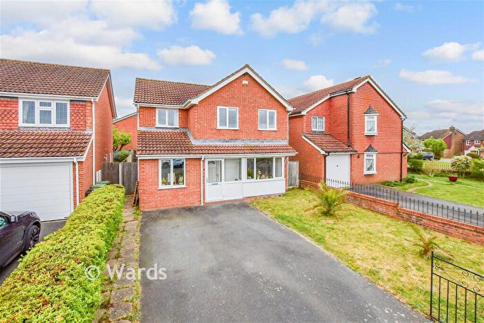 4 Bedroom Detached House For Sale In Hazelwood Drive, Maidstone, Kent, ME16