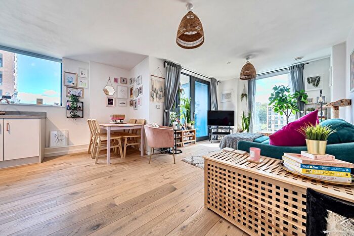 2 Bedroom Flat For Sale In Parkside Avenue, London, SE10