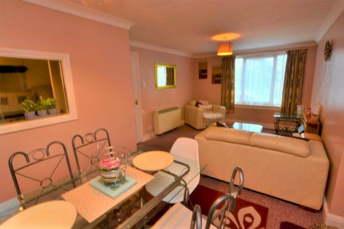 2 Bedroom Apartment To Rent In Lansdowne Road, Purley, CR8