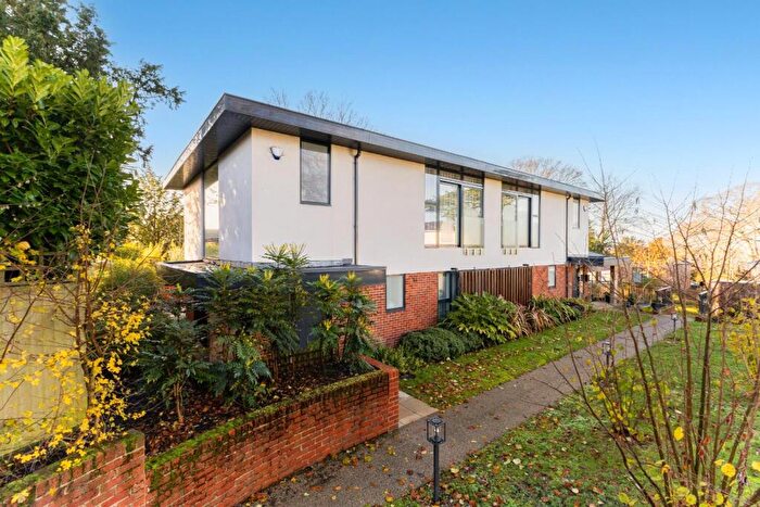 4 Bedroom Semi Detached House For Sale In Howarth Park, Salisbury, SP1