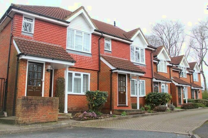 1 Bedroom Ground Maisonette To Rent In Whisperwood Close, Harrow, HA3
