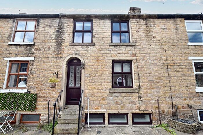 2 Bedroom Cottage To Rent In West View Place, Blackburn, BB2