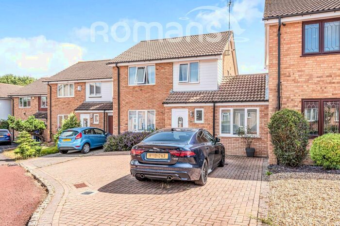 4 Bedroom Link Detached House To Rent In Sage Close, Earley, RG6