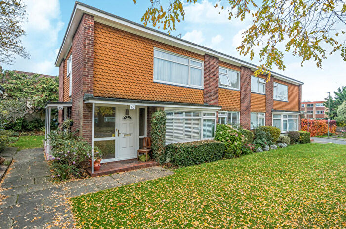 2 Bedroom Maisonette For Sale In Foxes Dale, Bromley, BR2
